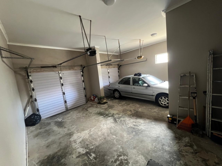 5 Bedroom Property for Sale in Seaview Eastern Cape